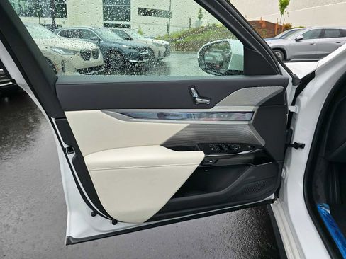 New 2025 BMW 740i xDrive w/ Executive Package image 20