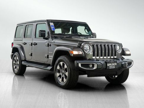 Used 2018 Jeep Wrangler Unlimited Sahara w/ Cold Weather Group AWD/4WD image 7