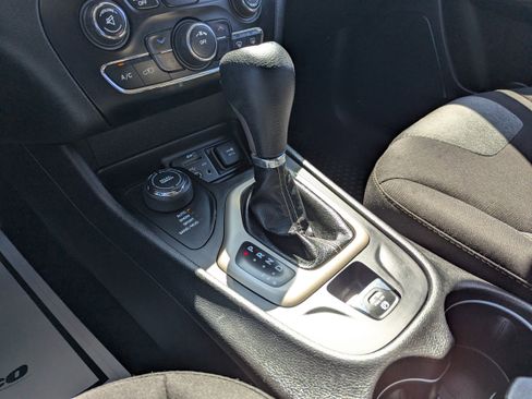 Used 2017 Jeep Cherokee Sport w/ Cold Weather Group AWD/4WD image 24