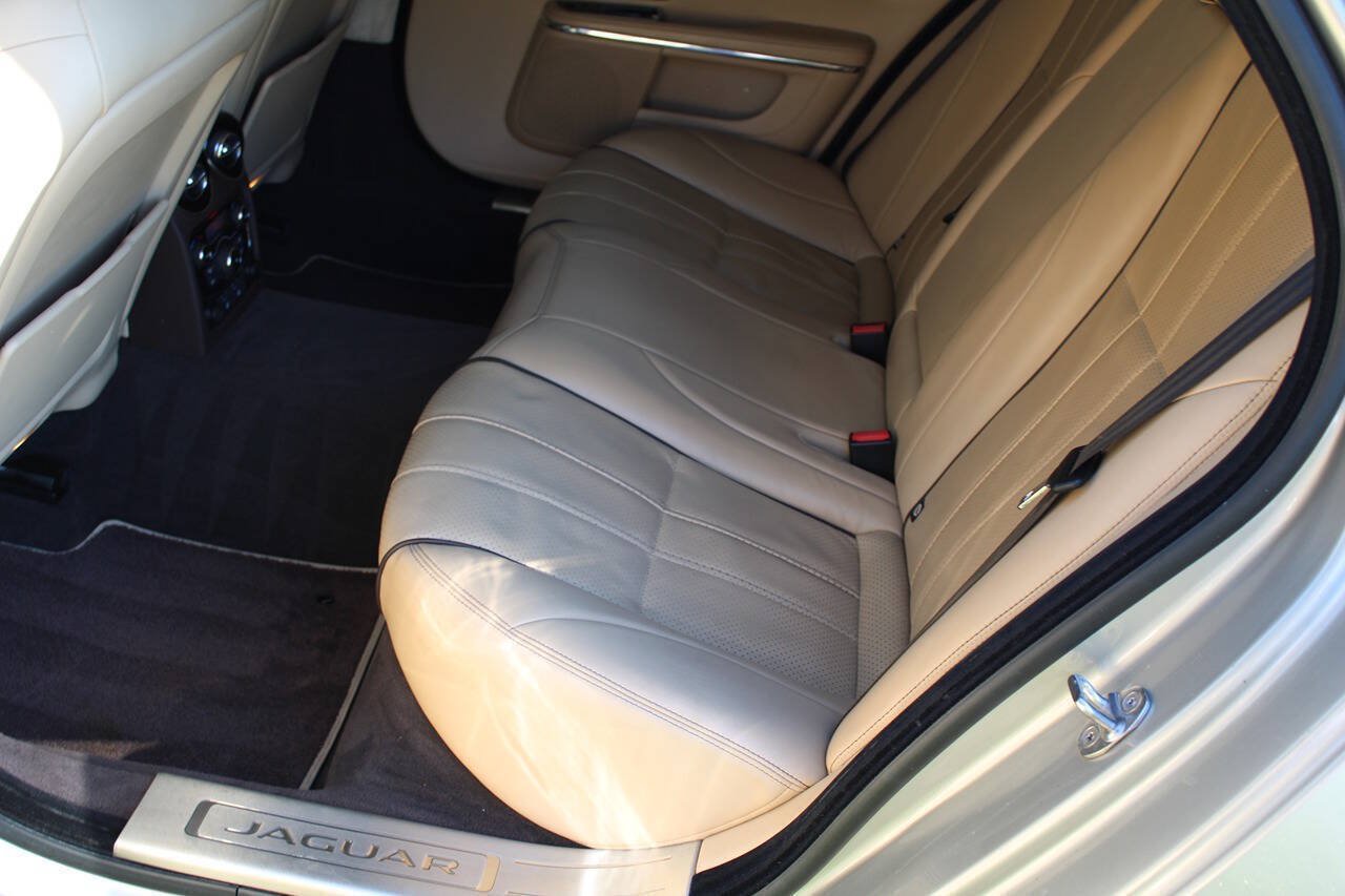 Used 2014 Jaguar XJ L Portfolio RWD image 37