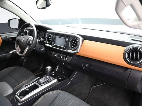 Used 2017 Toyota Tacoma SR5 image 41