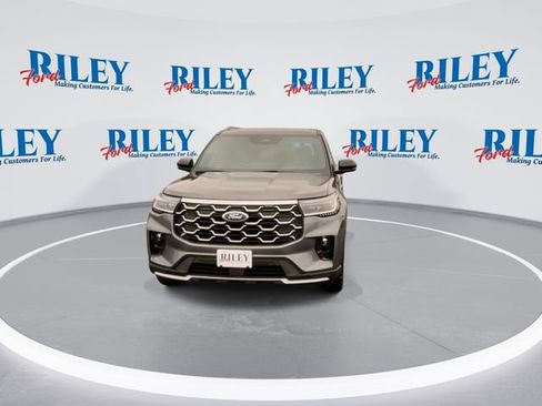New 2026 Ford Explorer Platinum image 3