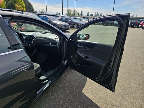 Used 2017 Chevrolet Malibu LT FWD image 26