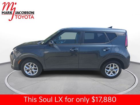 Used 2025 Kia Soul LX w/ LX Technology Package FWD image 14