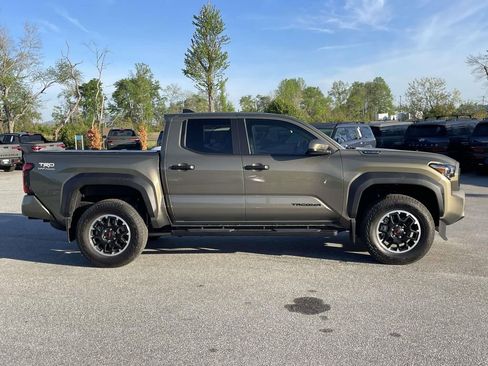 Used 2025 Toyota Tacoma TRD Off-Road AWD/4WD image 31