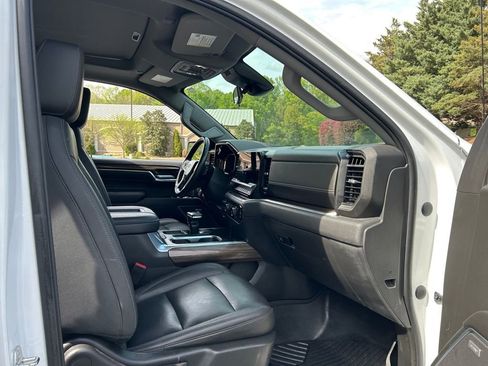 Used 2022 Chevrolet Silverado 1500 LT Trail Boss w/ LT Trail Boss Premium Package AWD/4WD image 51