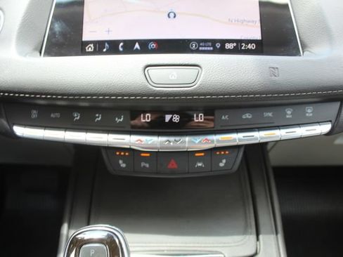 Used 2021 Cadillac XT4 Luxury w/ Cold Weather Package FWD image 27