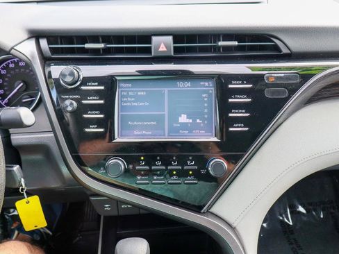 Used 2019 Toyota Camry LE image 18