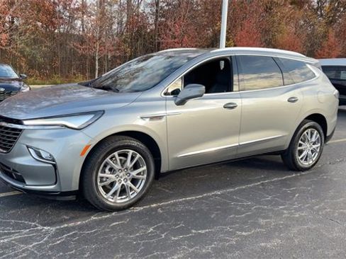 Certified 2023 Buick Enclave Essence w/ Experience Buick Package image 4