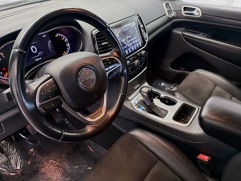 Used 2020 Jeep Grand Cherokee Altitude RWD image 7