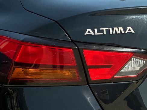 Used 2024 Nissan Altima 2.5 S FWD image 13