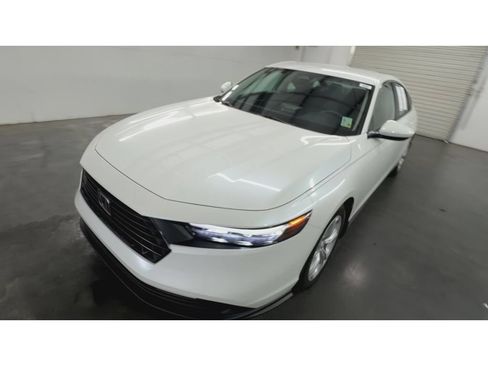 Used 2025 Honda Accord LX image 4