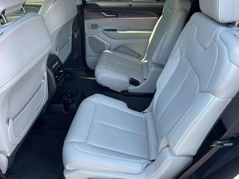 Used 2023 Jeep Grand Cherokee L Overland w/ Advanced Protech Group III AWD/4WD image 19
