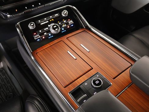 Certified 2023 Lincoln Navigator Reserve AWD/4WD image 9