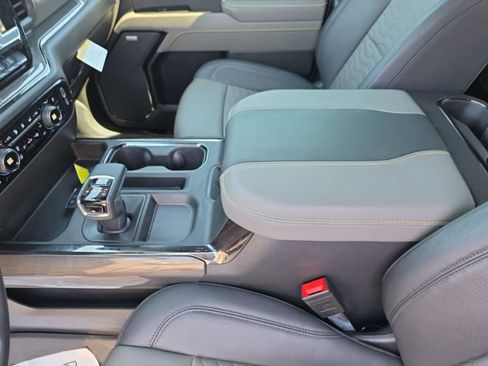 Used 2025 Chevrolet Silverado 1500 ZR2 w/ Technology Package image 25