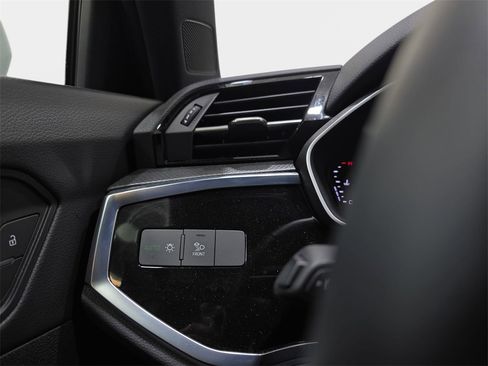 Certified 2025 Audi Q3 2.0T Premium w/ Convenience Package image 24