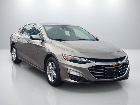 Used 2024 Chevrolet Malibu LT FWD image 3