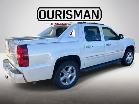Used 2012 Chevrolet Avalanche LTZ image 3
