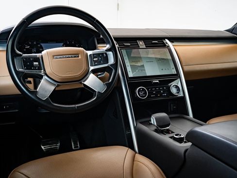 Used 2023 Land Rover Discovery S R-Dynamic image 4