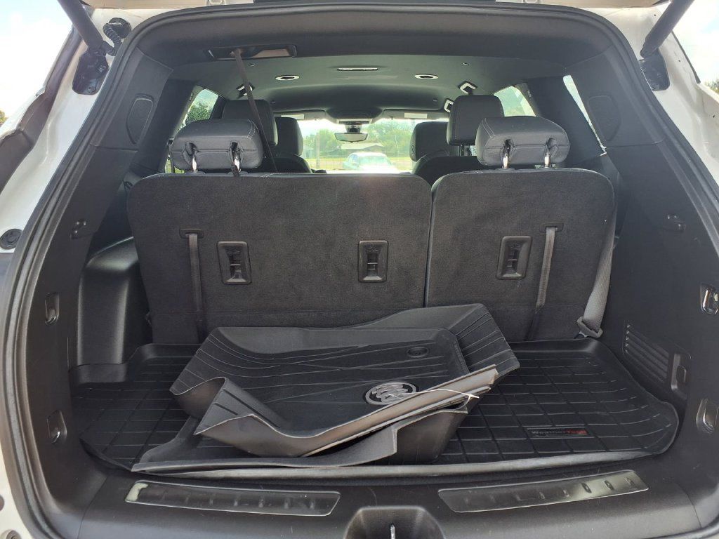 Used 2022 Buick Enclave Premium w/ Surround and Sites Package FWD image 5