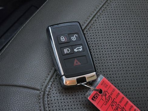 Used 2023 Land Rover Defender 110 S image 34