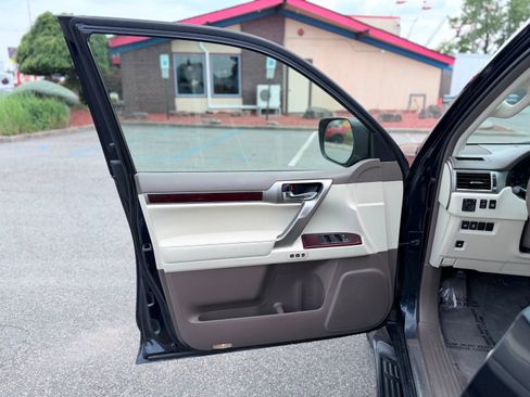 Used 2019 Lexus GX 460 Premium w/ Premium Package AWD/4WD image 11