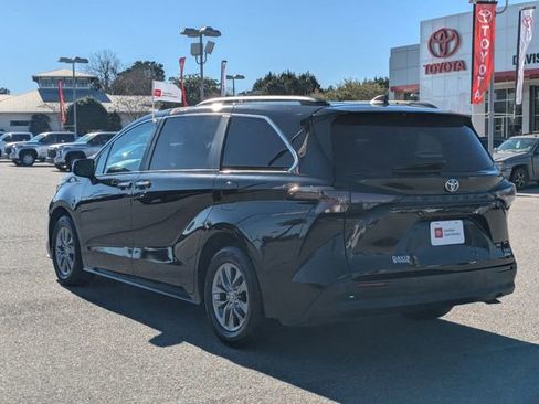 Certified 2024 Toyota Sienna XLE image 5