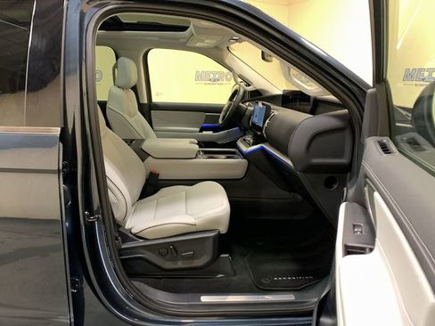 Used 2025 Ford Expedition Max Platinum w/ Platinum Ultimate Package image 12