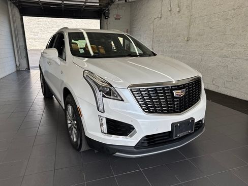 Used 2021 Cadillac XT5 Premium Luxury FWD image 2