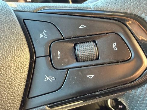 Used 2025 Chevrolet Trax LT FWD image 19
