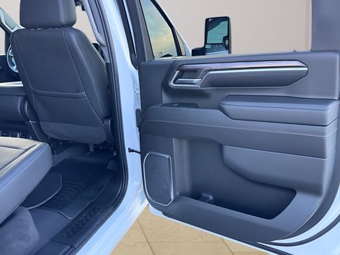 Used 2024 Chevrolet Silverado 2500 LTZ AWD/4WD image 31