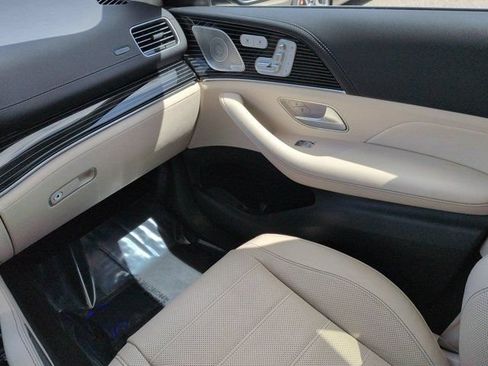 Used 2024 Mercedes-Benz GLS 580 4MATIC w/ Warmth & Comfort Package image 17