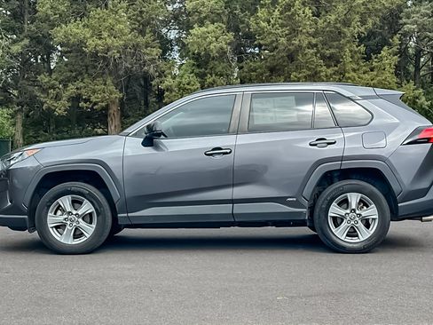 Used 2022 Toyota RAV4 LE AWD/4WD image 8
