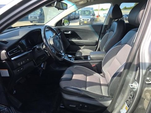 Used 2022 Kia Niro EX w/ Cold Weather Package image 7