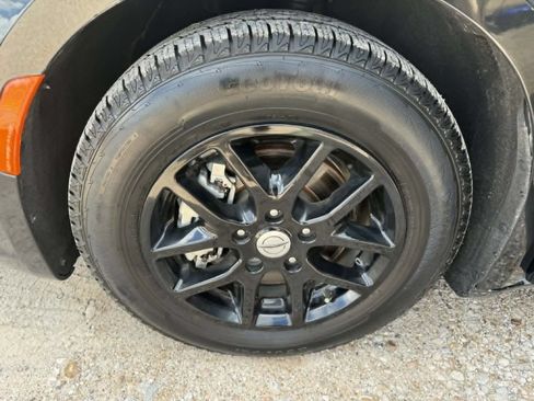 Used 2022 Chrysler Pacifica Touring-L FWD image 39