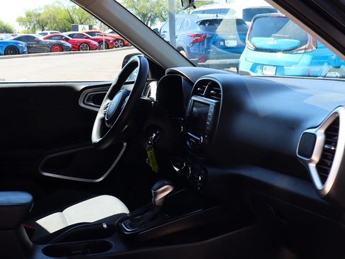 Used 2022 Kia Soul LX FWD image 31