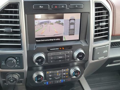 Used 2019 Ford F150 Platinum w/ Equipment Group 701A Luxury AWD/4WD image 17