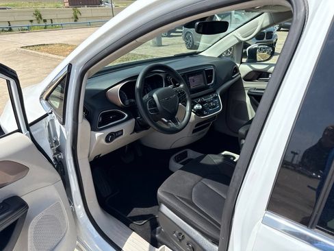 Used 2023 Chrysler Voyager LX FWD image 20