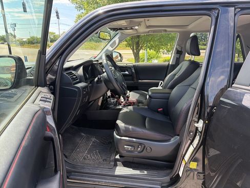 Used 2018 Toyota 4Runner TRD Off-Road Premium AWD/4WD image 6