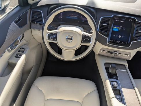 Used 2023 Volvo XC90 B5 Plus image 17