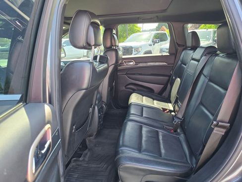 Used 2014 Jeep Grand Cherokee Overland w/ Advanced Technology Group AWD/4WD image 56