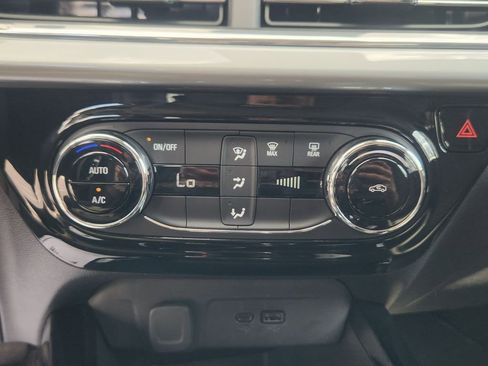 Used 2026 Chevrolet Trax LT FWD image 16