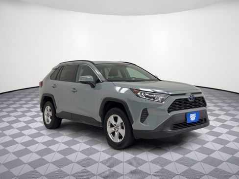 Used 2021 Toyota RAV4 XLE w/ Convenience Package AWD/4WD image 5
