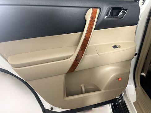 Used 2013 Toyota Highlander Limited image 26
