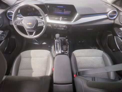 Used 2024 Chevrolet Trax LT FWD image 16