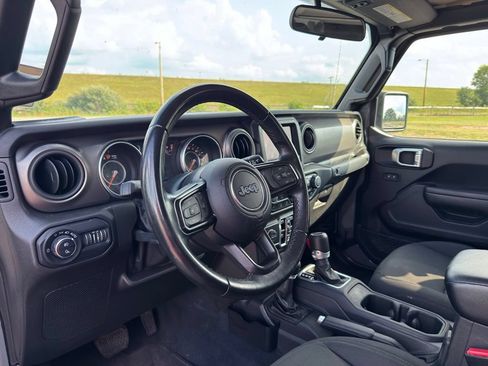 Used 2022 Jeep Gladiator Overland AWD/4WD image 7