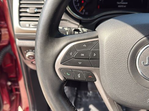 Used 2021 Jeep Grand Cherokee Laredo X image 16