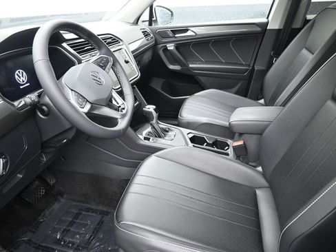 Used 2024 Volkswagen Tiguan SE image 11