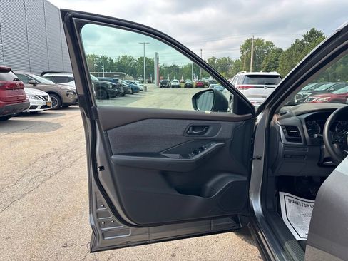 Used 2021 Nissan Rogue S AWD/4WD image 16