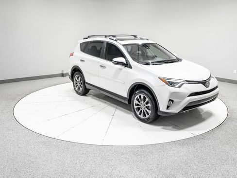 Used 2018 Toyota RAV4 Limited w/ Carpet Mat Package FWD image 30
